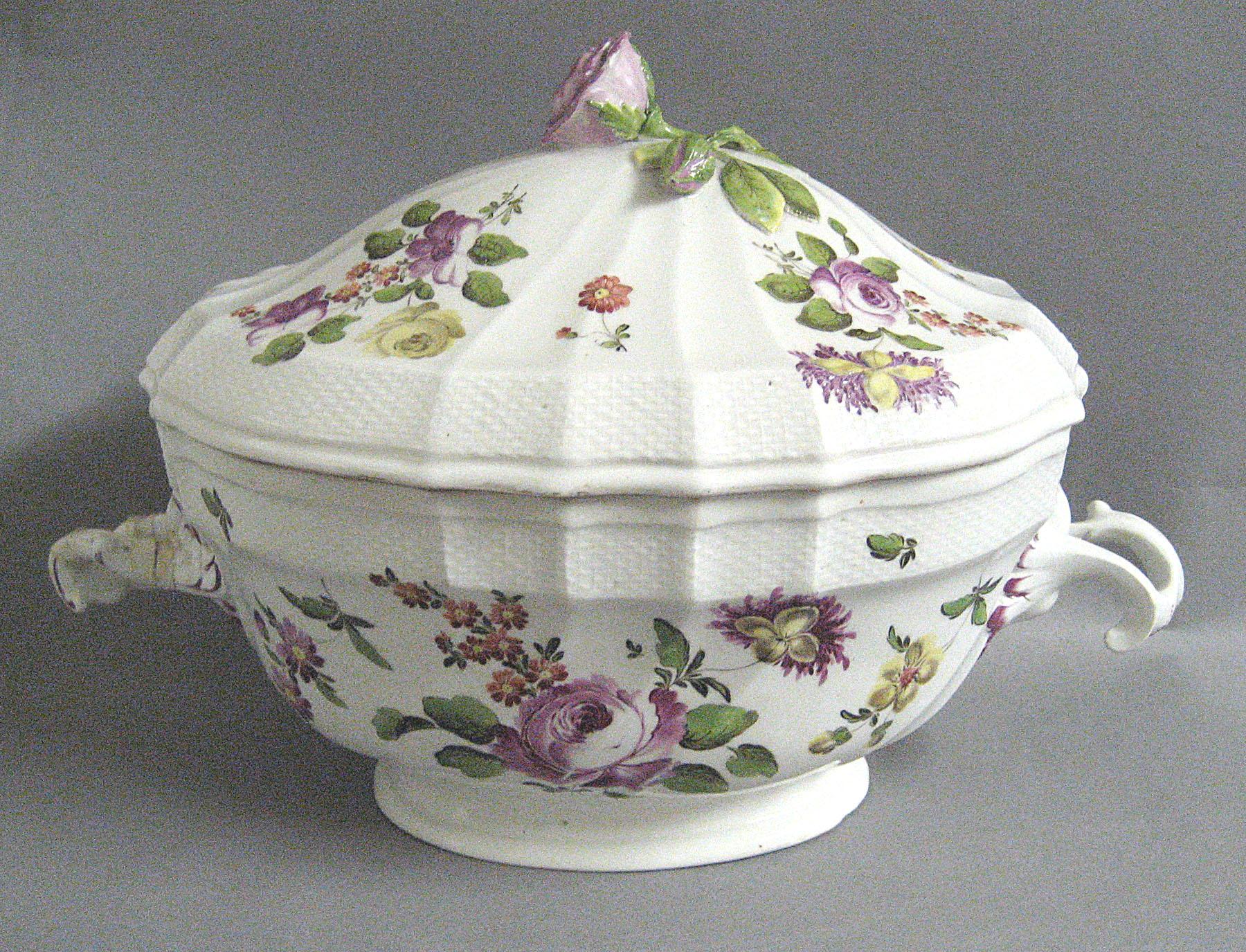 1969.1347.003 A, B Tureen