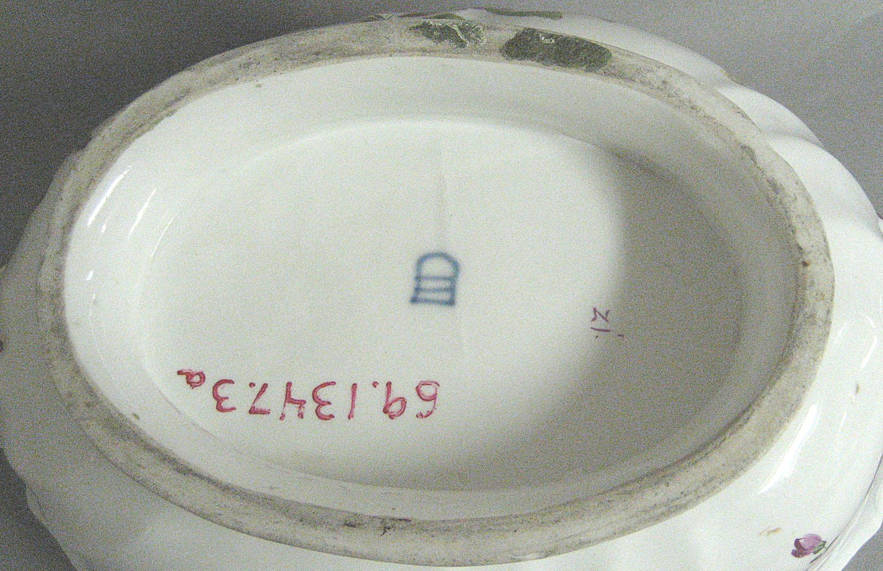 1969.1347.003 A, B Tureen (mark)