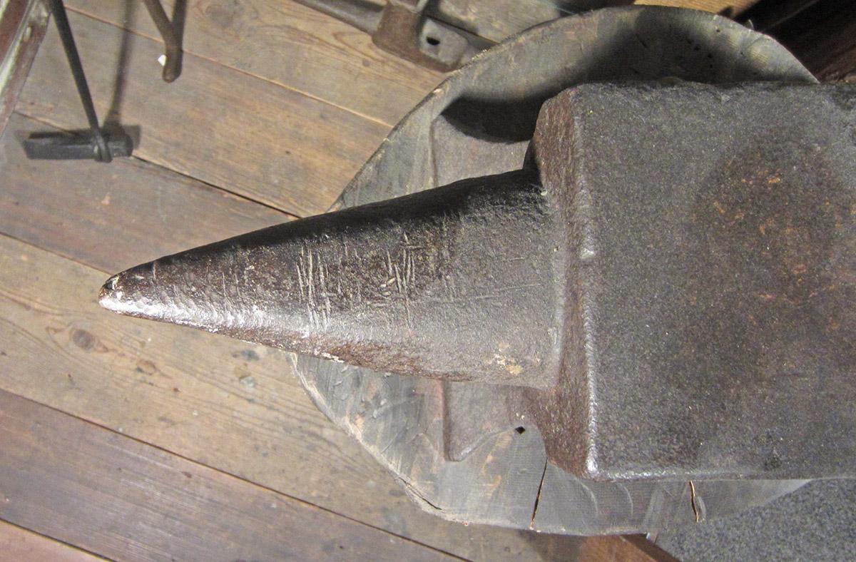 1957.0034.005 A, Anvil, anvil horn