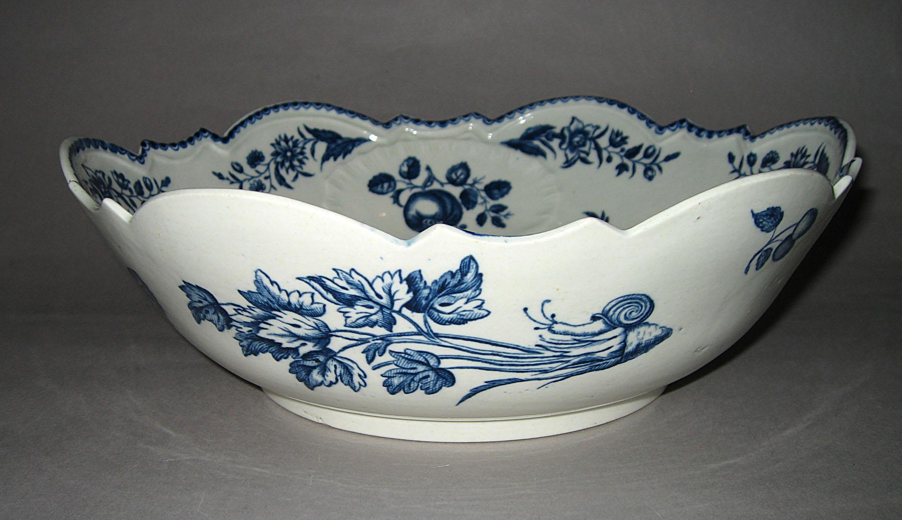 1969.1350.001 Salad or junket bowl (side)
