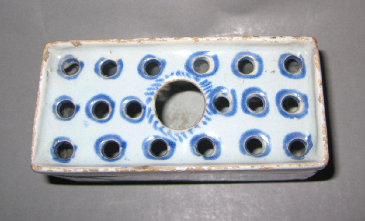 1969.1363 Delft flower container top