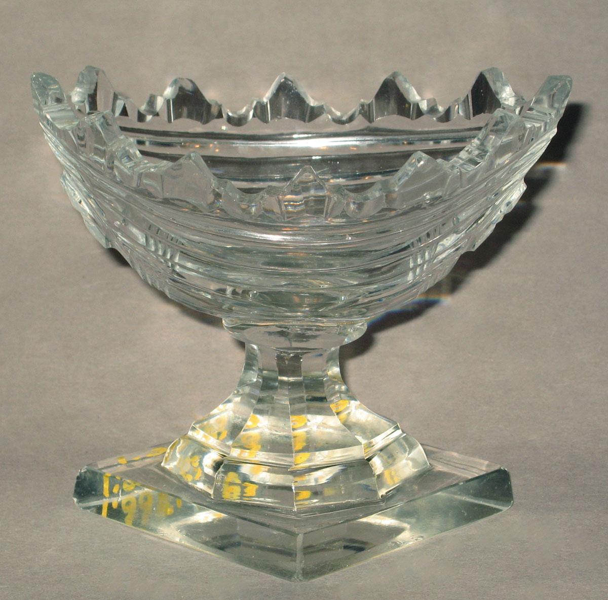 1969.1366.001 Glass salt dish