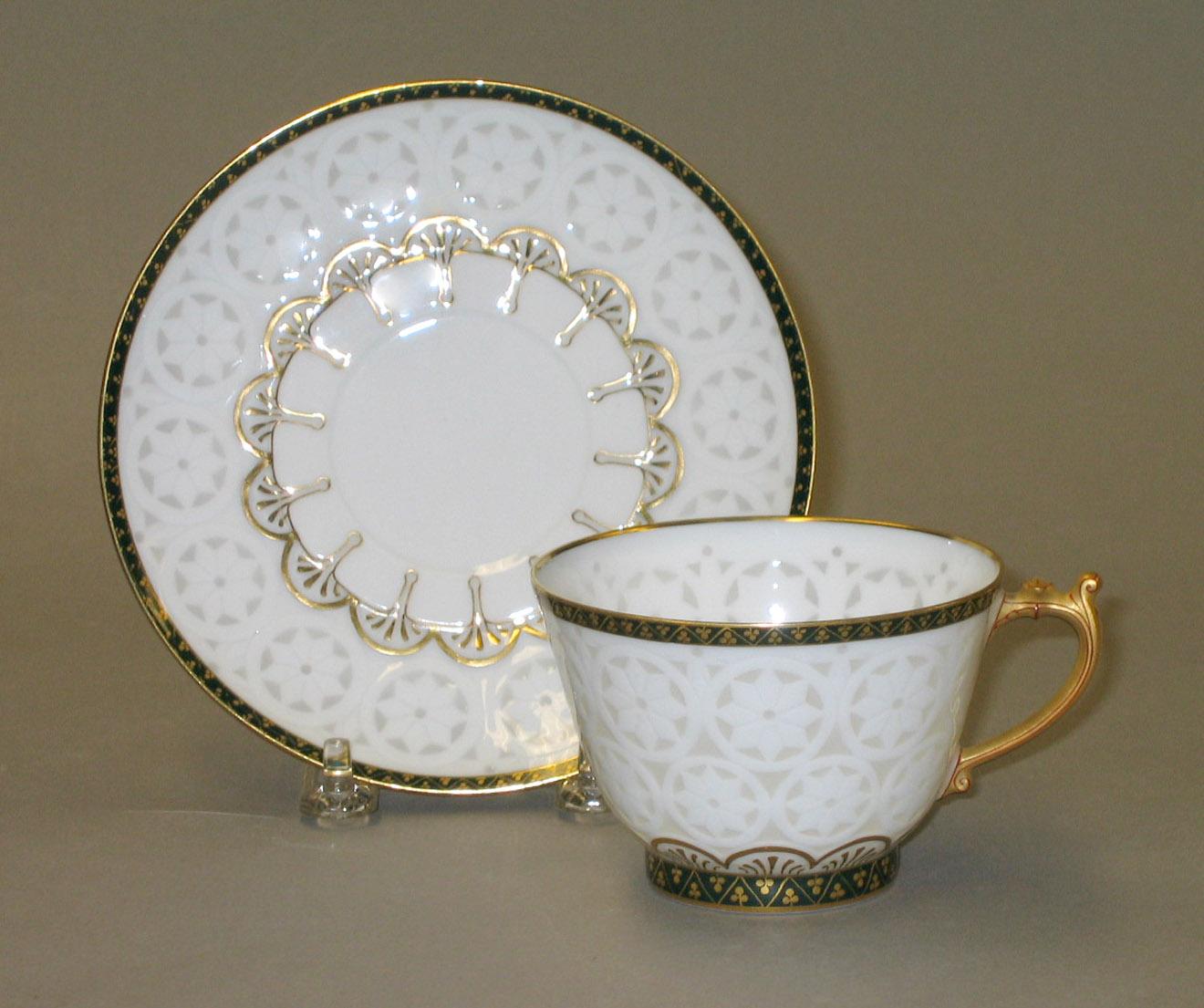 1969.1373 Porcelain teacup & saucer