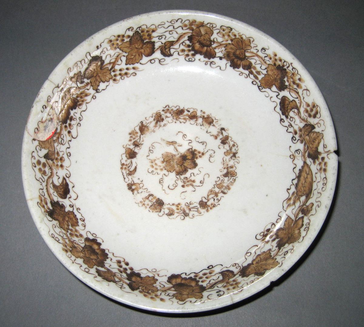 1969.1376 B Porcelain Saucer