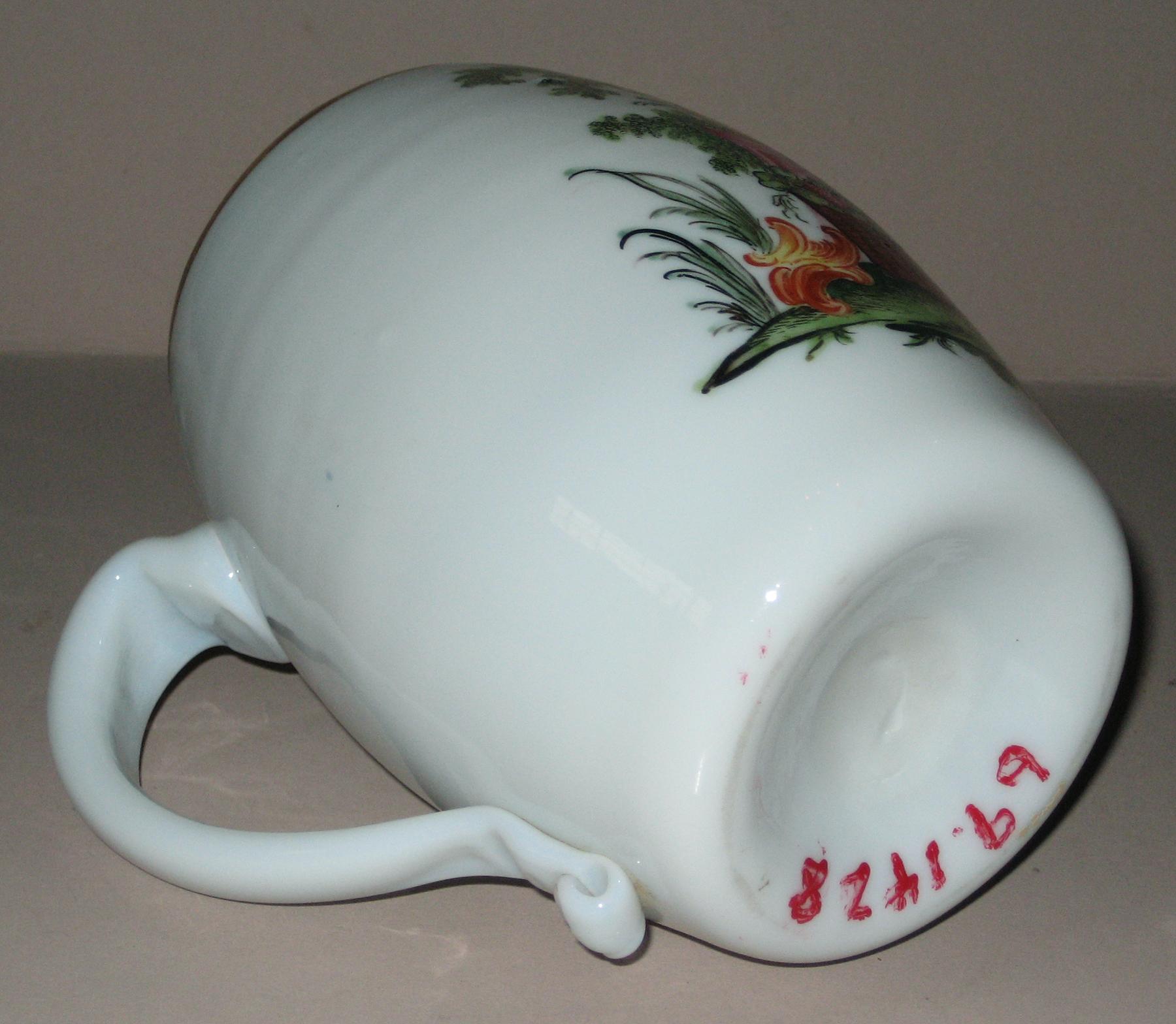 1969.1428 Glass mug (bottom)