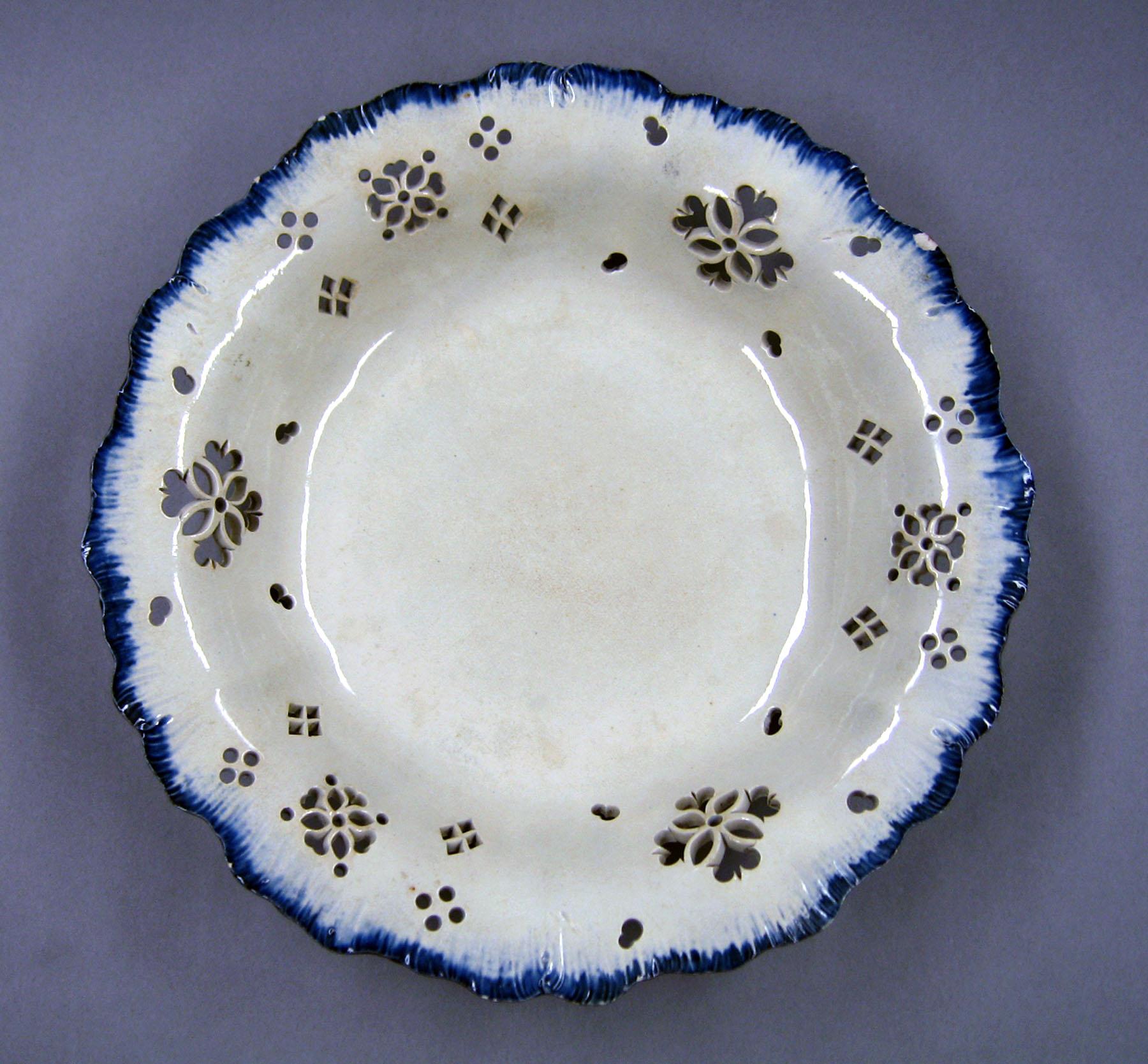 1969.1439 Pearlware dish
