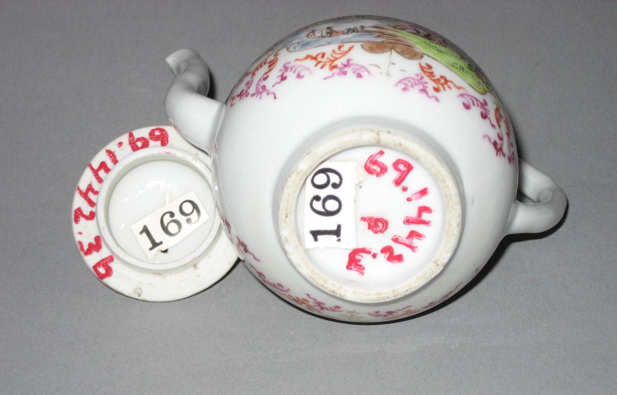 1969.1442.003 Teapot underside