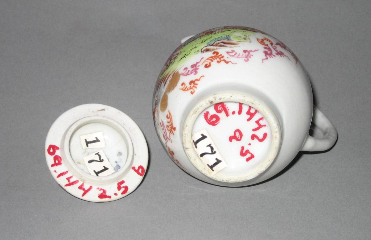 1969.1442.005 Jug underside