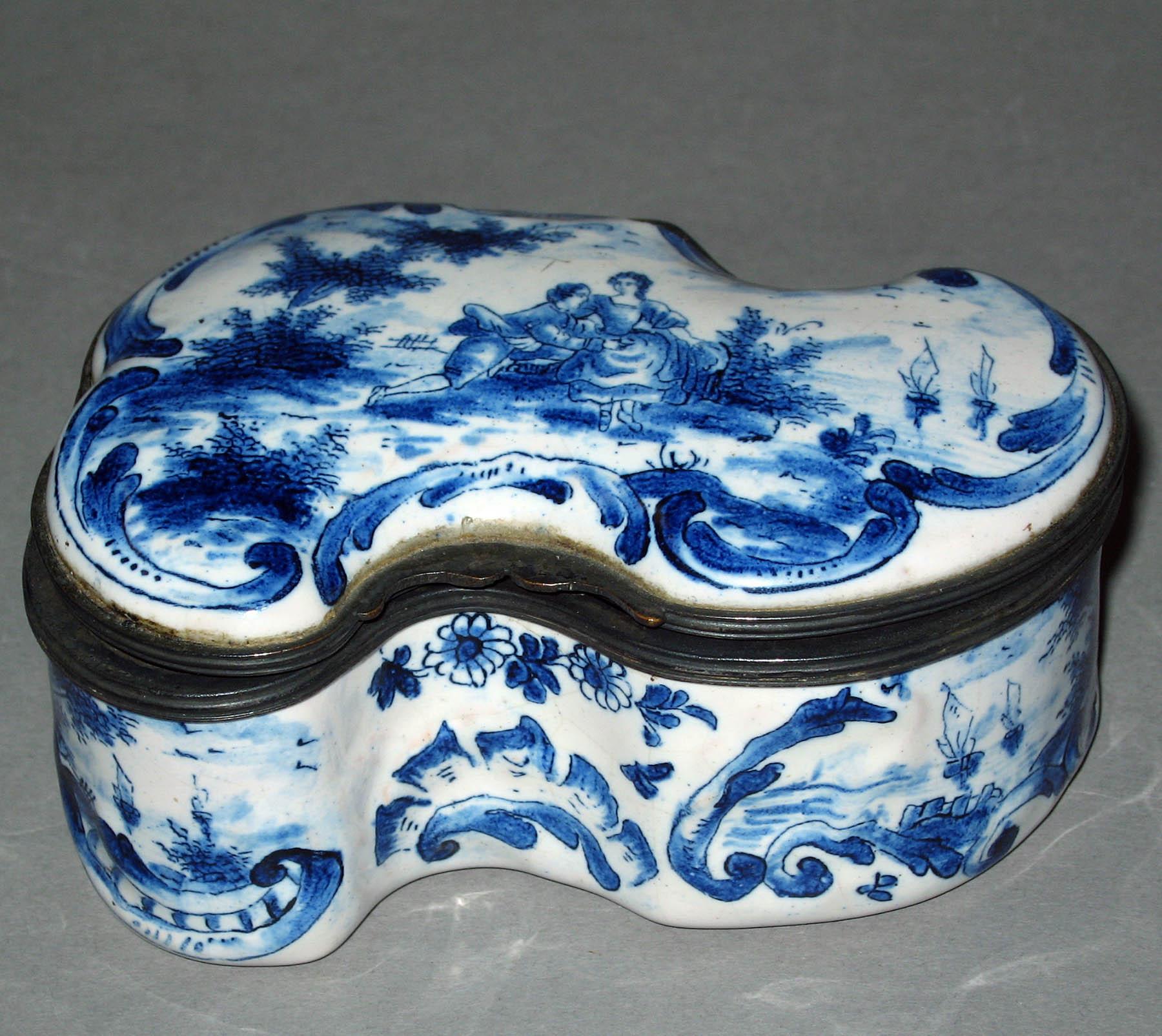 1969.1453 Earthenware box
