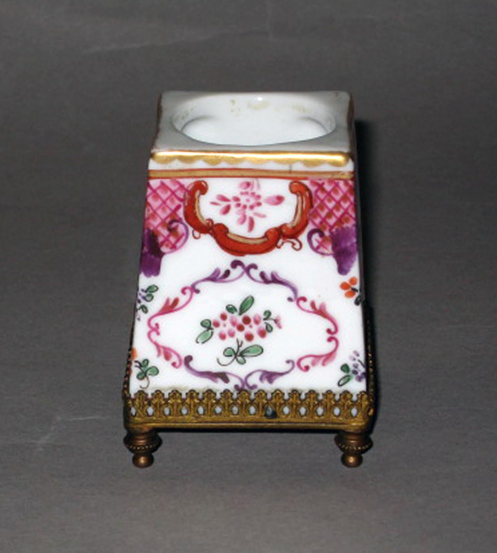 1969.1457 Porcelain inkwell
