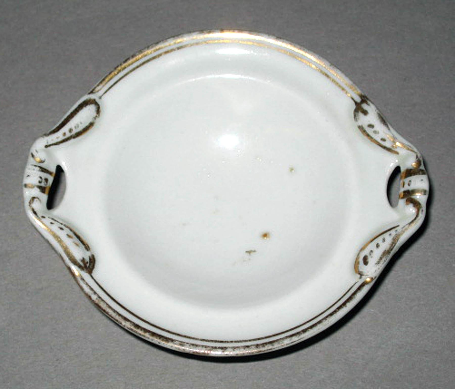 1969.1458 Porcelain stand