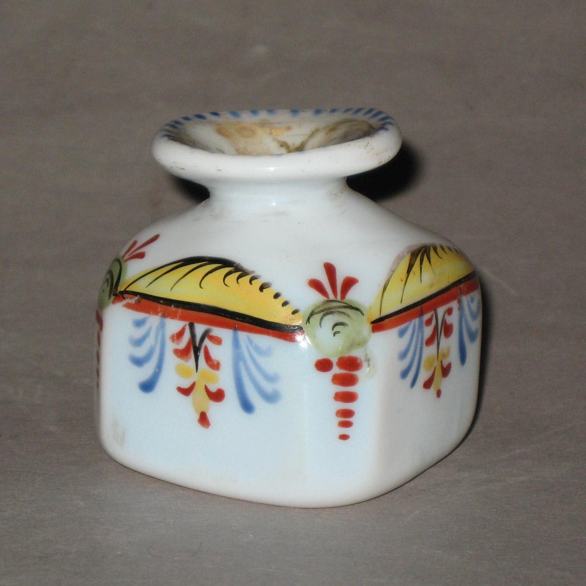 1969.1470 Glass inkwell