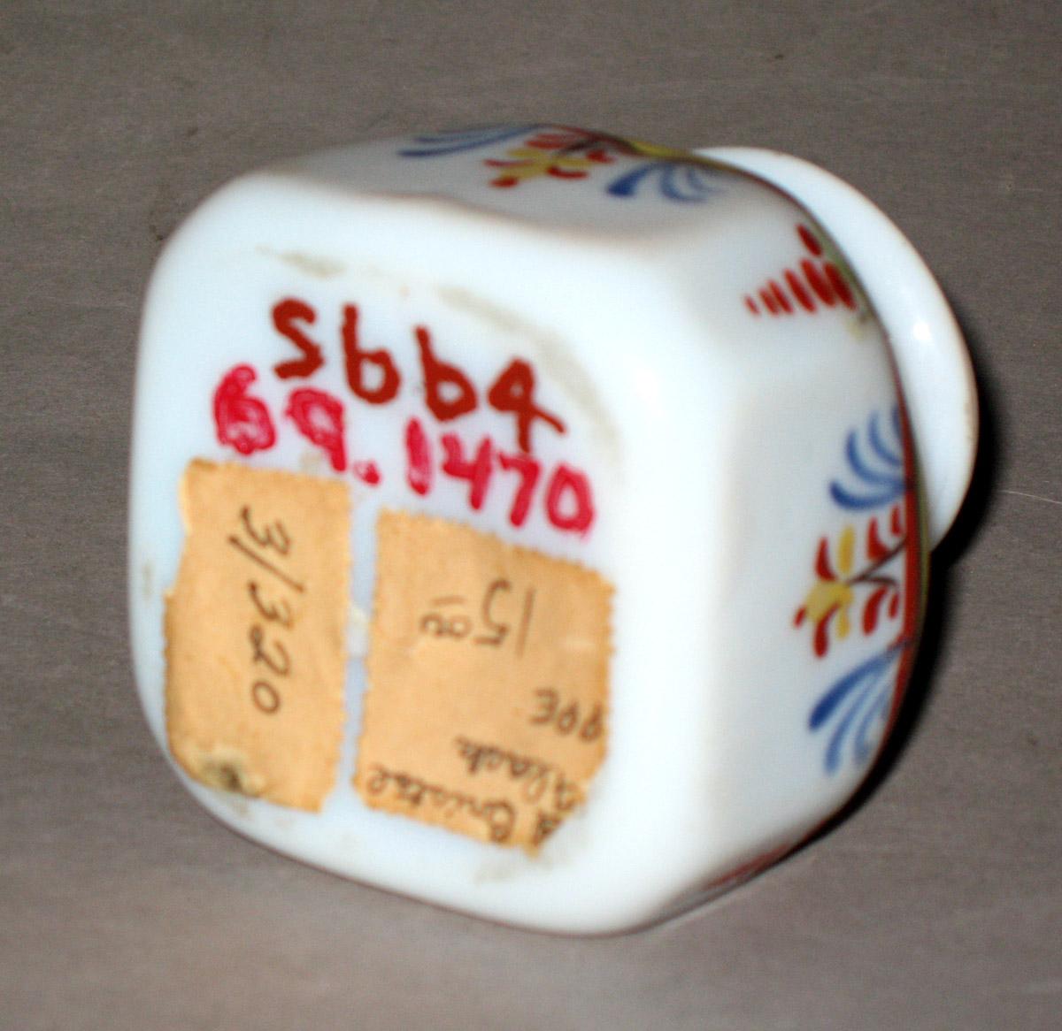 1969.1470 Glass inkwell (bottom)