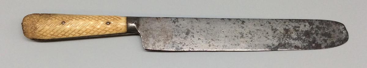 1969.1497.001 Knife, view 2