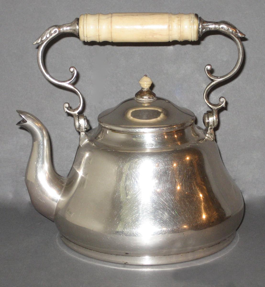 1969.1506 A, B Teapot