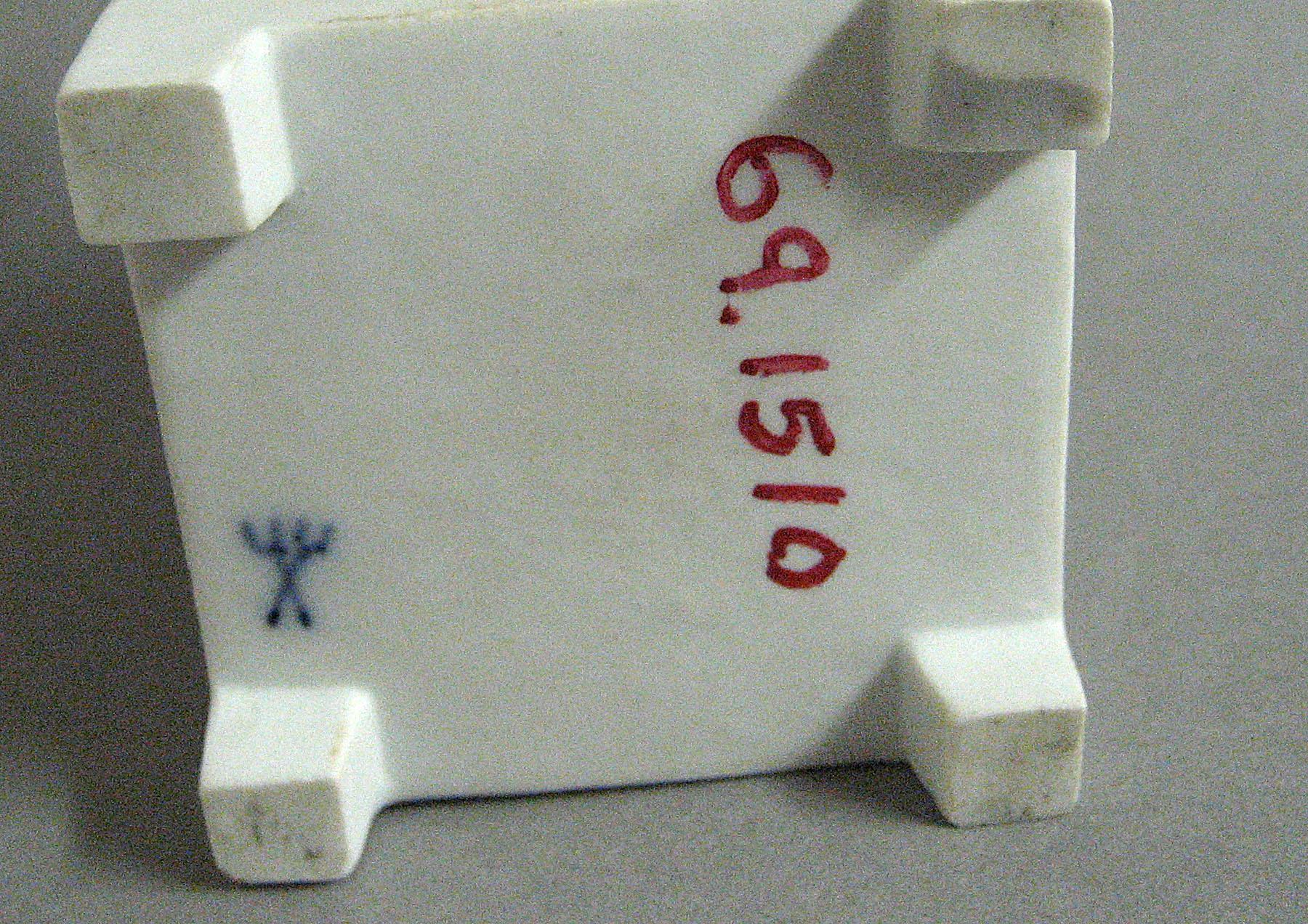 1969.1510 Inkwell (mark)