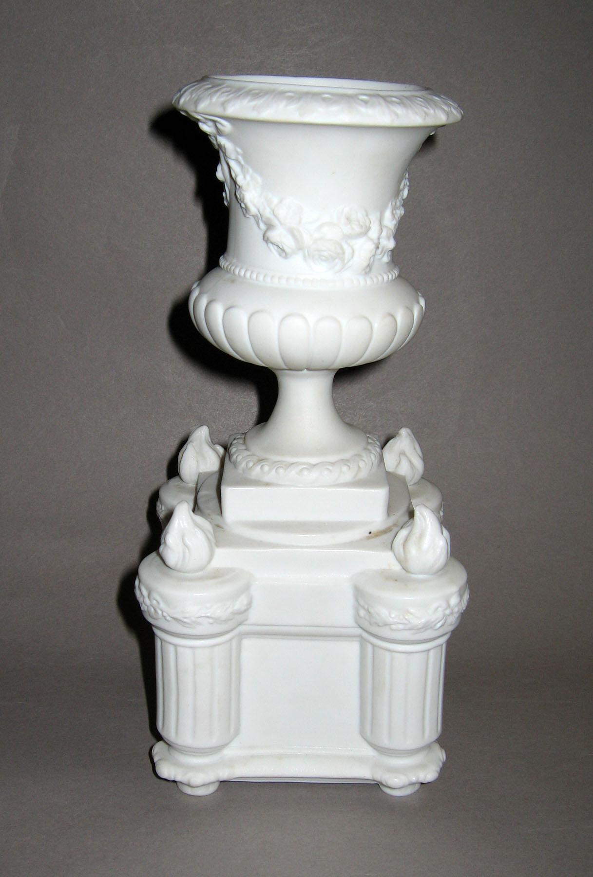 1969.1511 Urn (view 2)