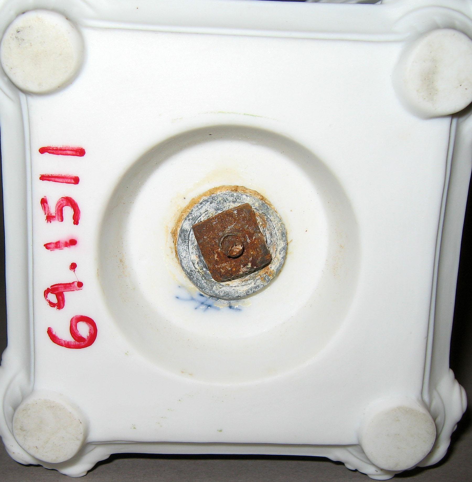 1969.1511 Urn (mark)