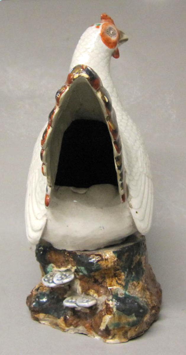 1969.1529.001 Porcelain figure chicken back
