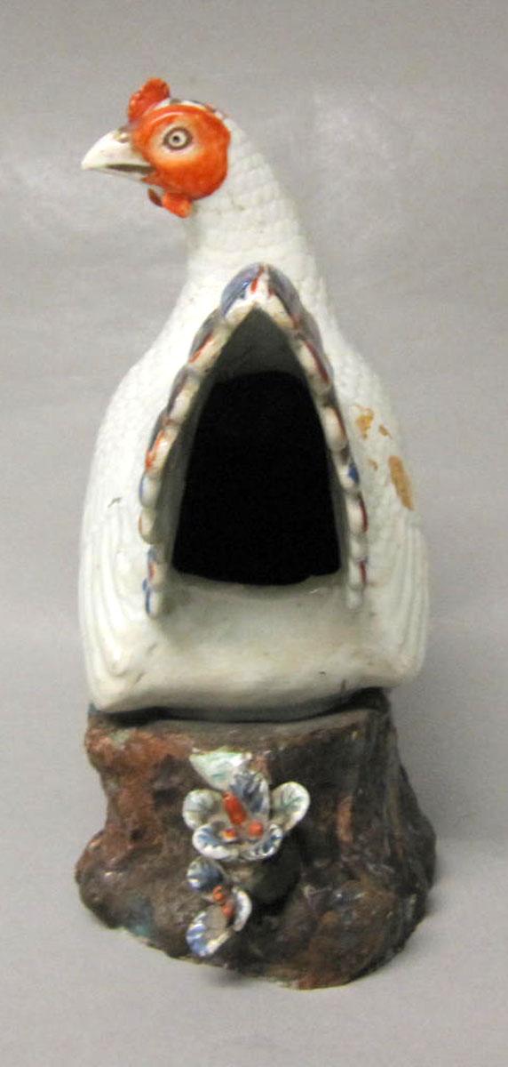 1969.1529.002 Earthenware figure chicken back