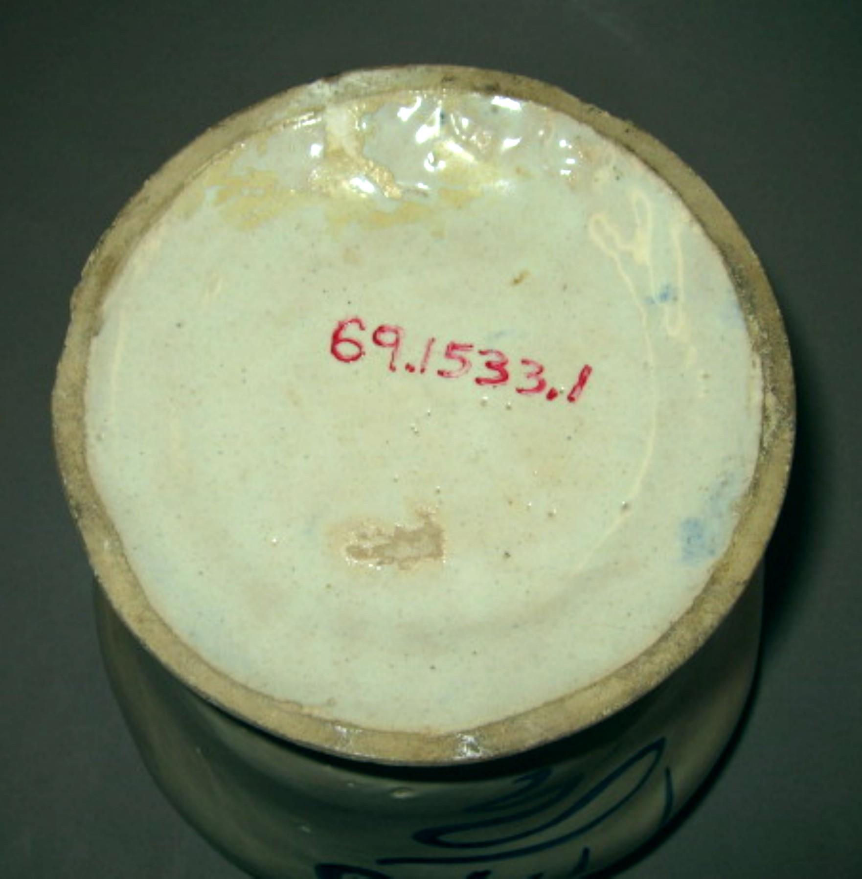 1969.1533.001 Tin-glazed earthenware vase (underside)