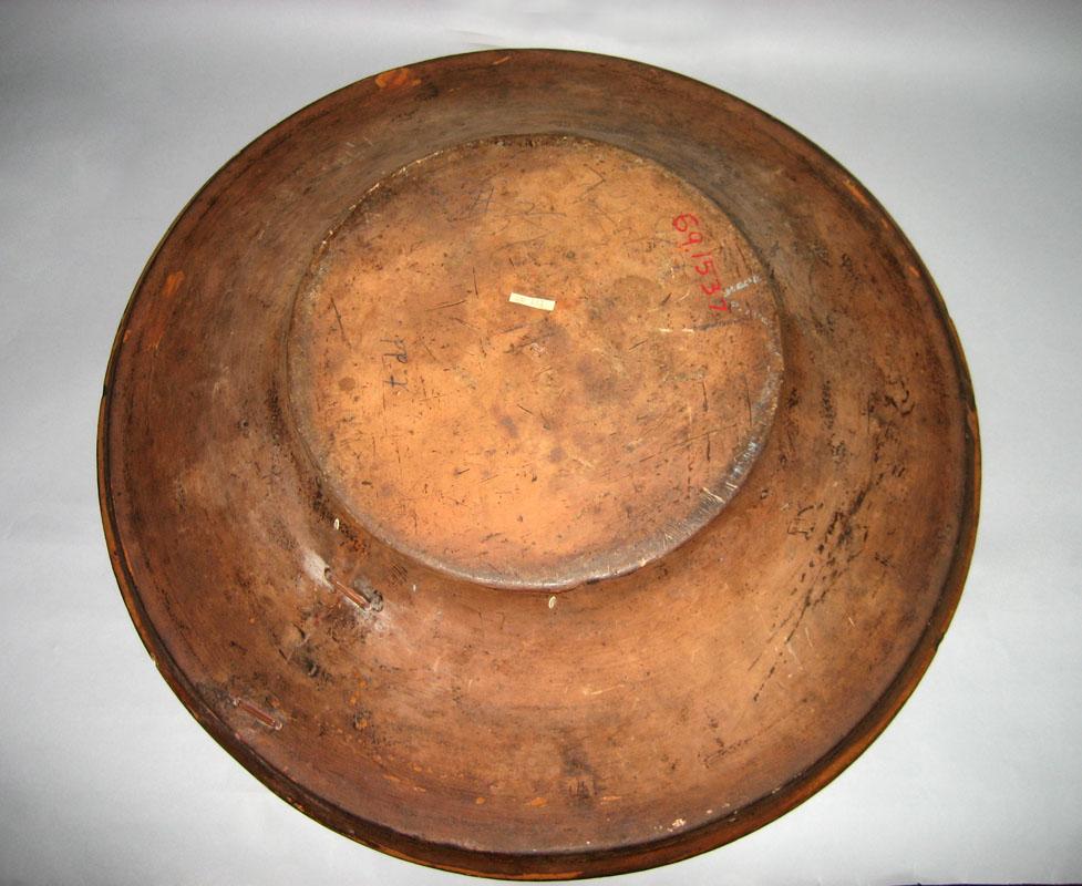1969.1357 Dish underside