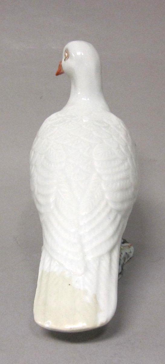 1969.1545 Porcelain figure dove back