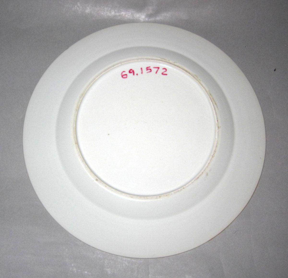 1969.1572 Porcelain plate underside