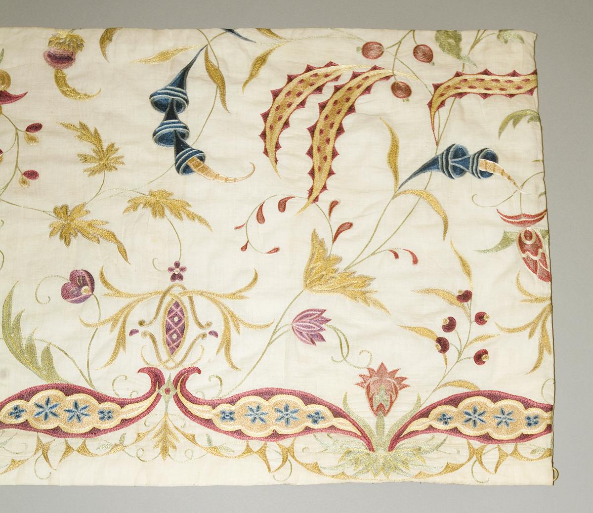 1969.1581 c Window hanging, valance detail