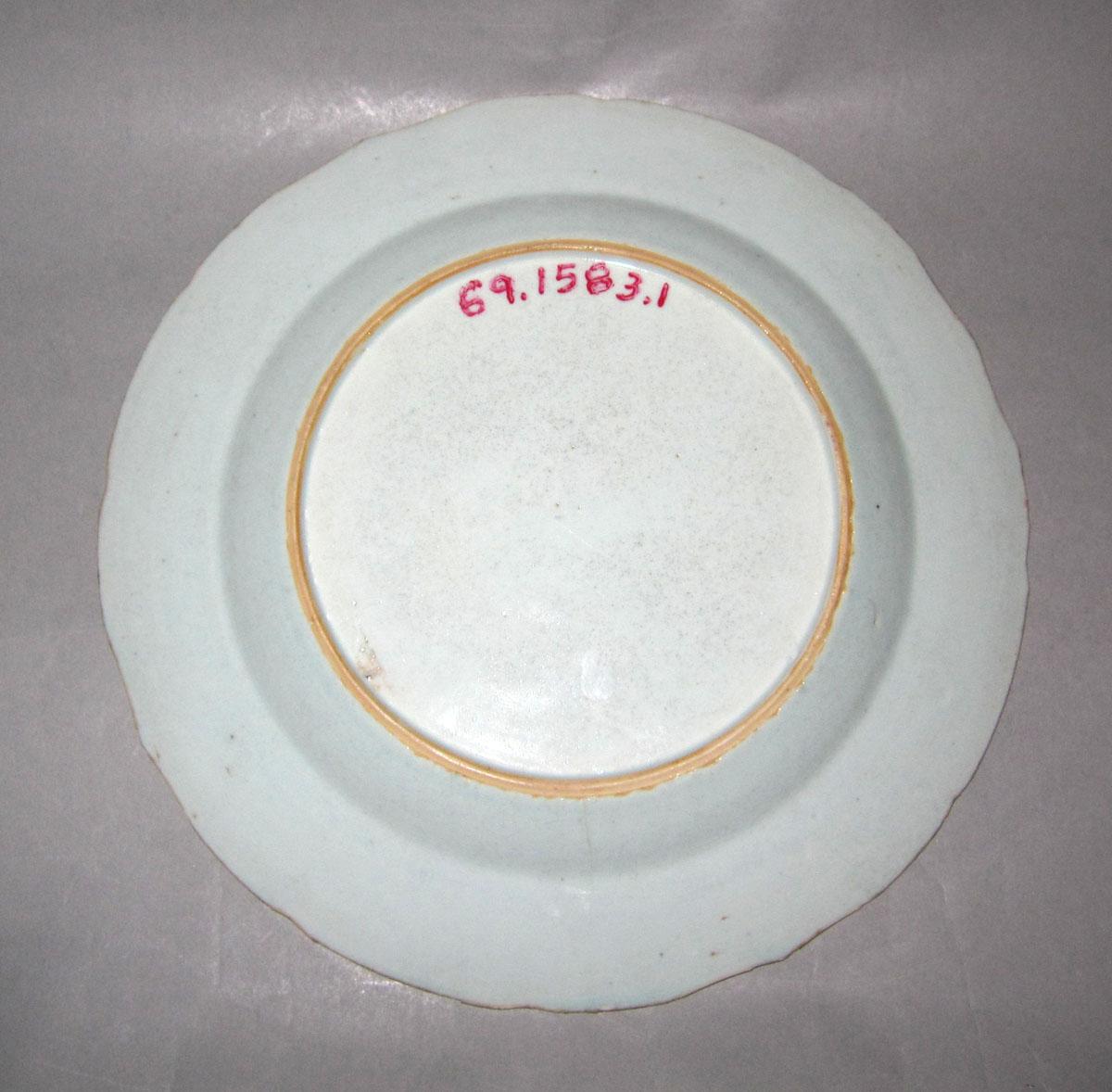 1969.1583.001 Porcelain plate underside