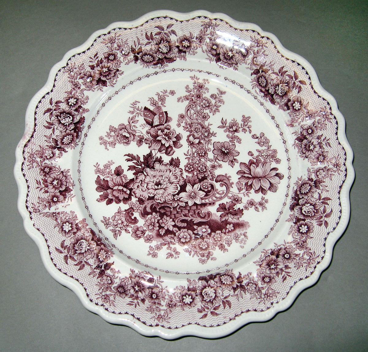 1969.1613 Earthenware plate