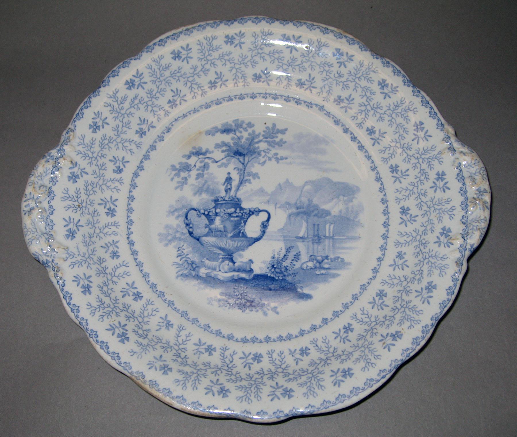 1969.1632 RMW& Co Earthenware tureen stand