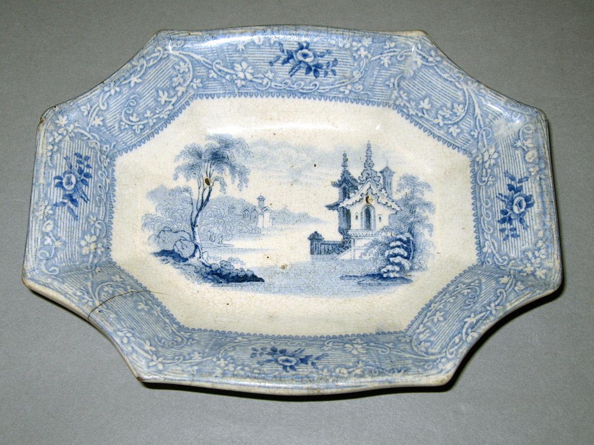1969.1635 G. Phillips Earthenware Dish