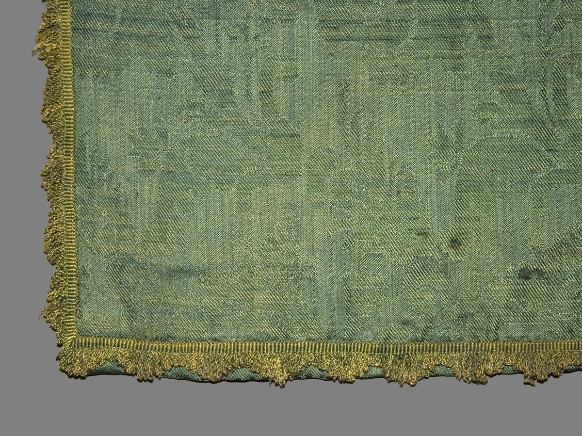 1969.1663 B Window Hanging, Side Curtain, Pattern Repeat, Edge Detail