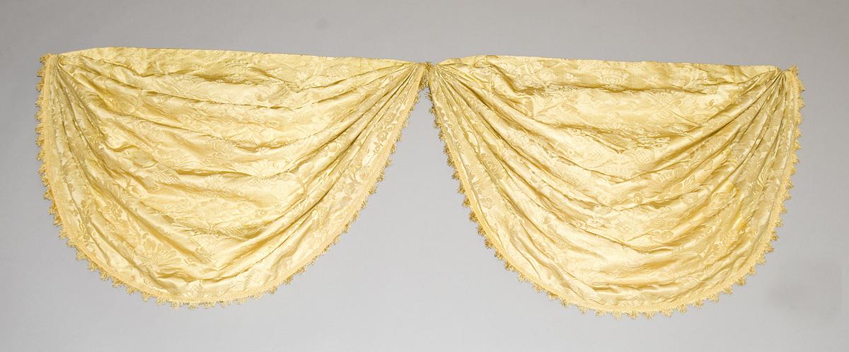 1969.1671 Window hanging, valance