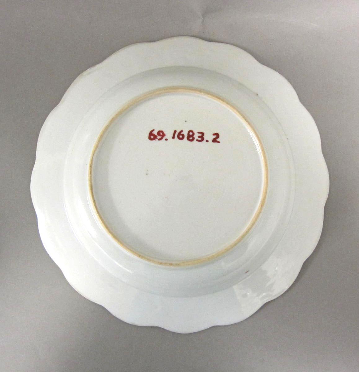 1969.1683.002 Porcelain dish underside