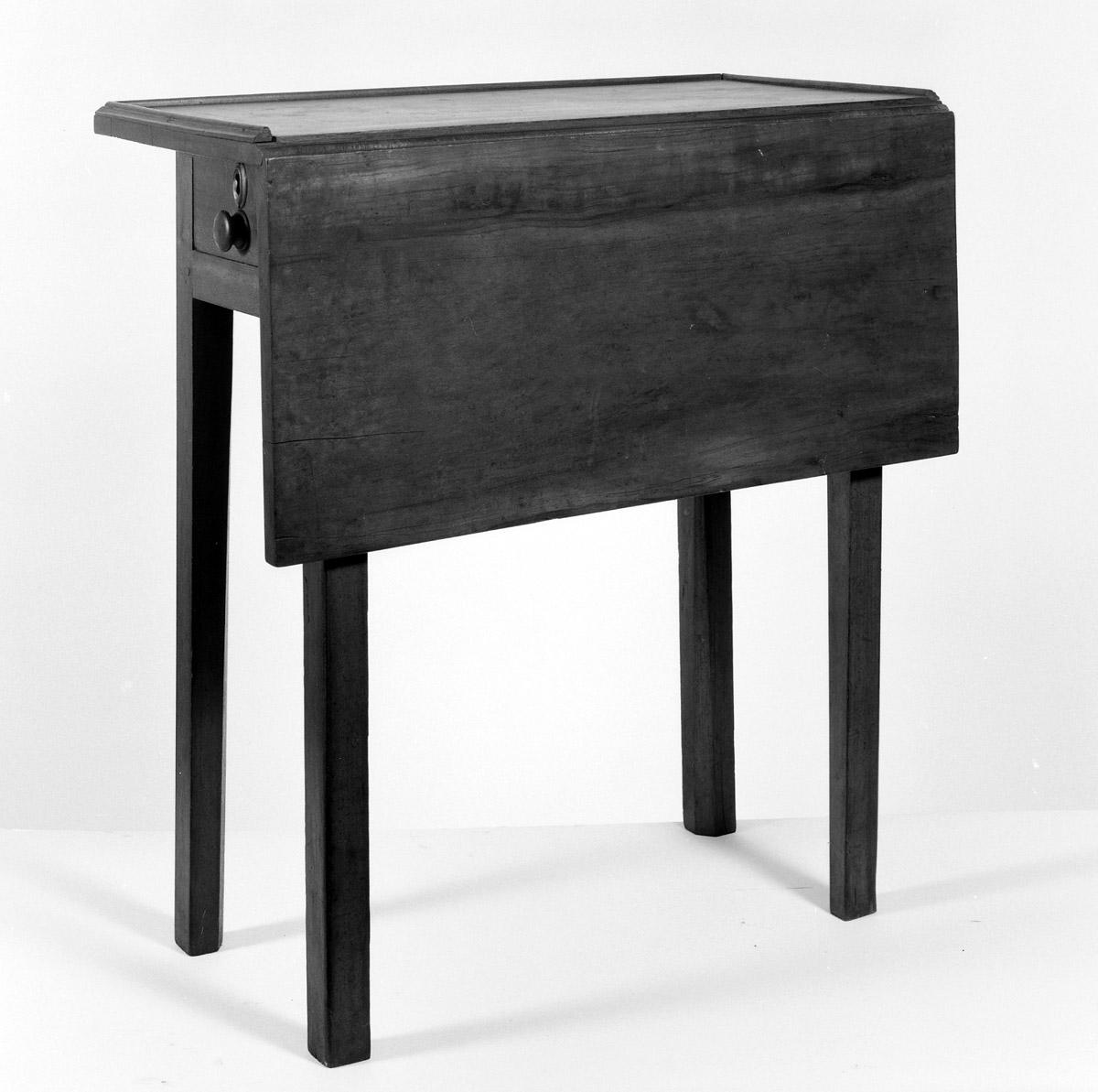 1957.0040.005 Drop-leaf table