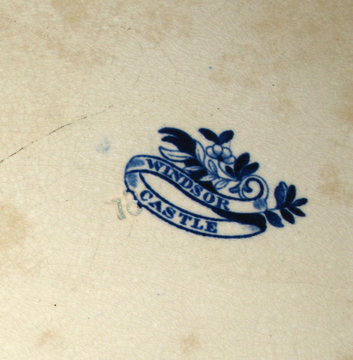 1969.1735 Earthenware dish (mark)
