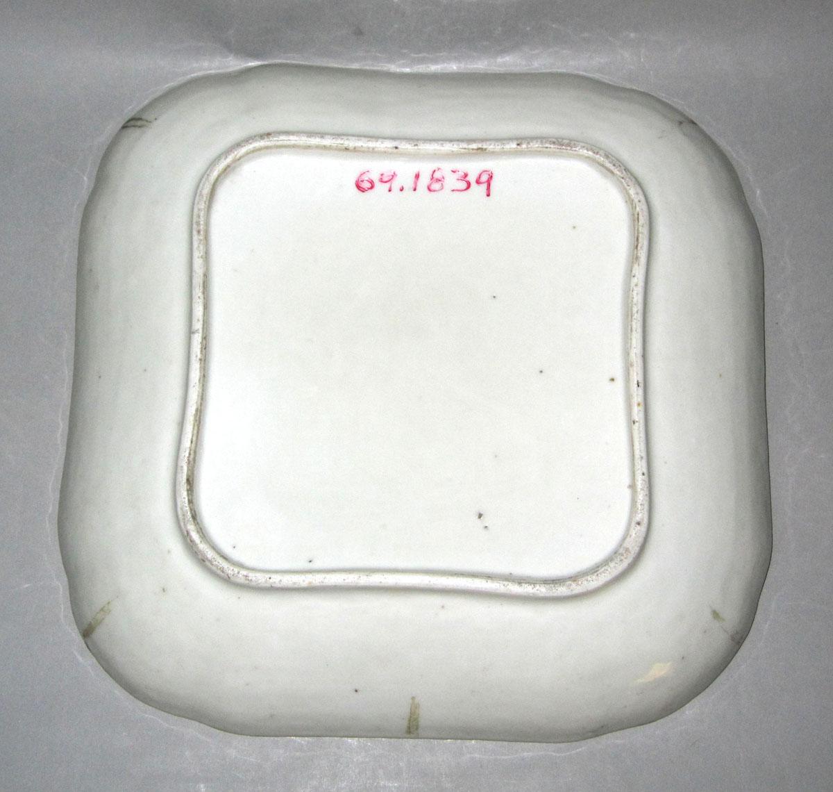 1969.1839 Porcelain dish underside