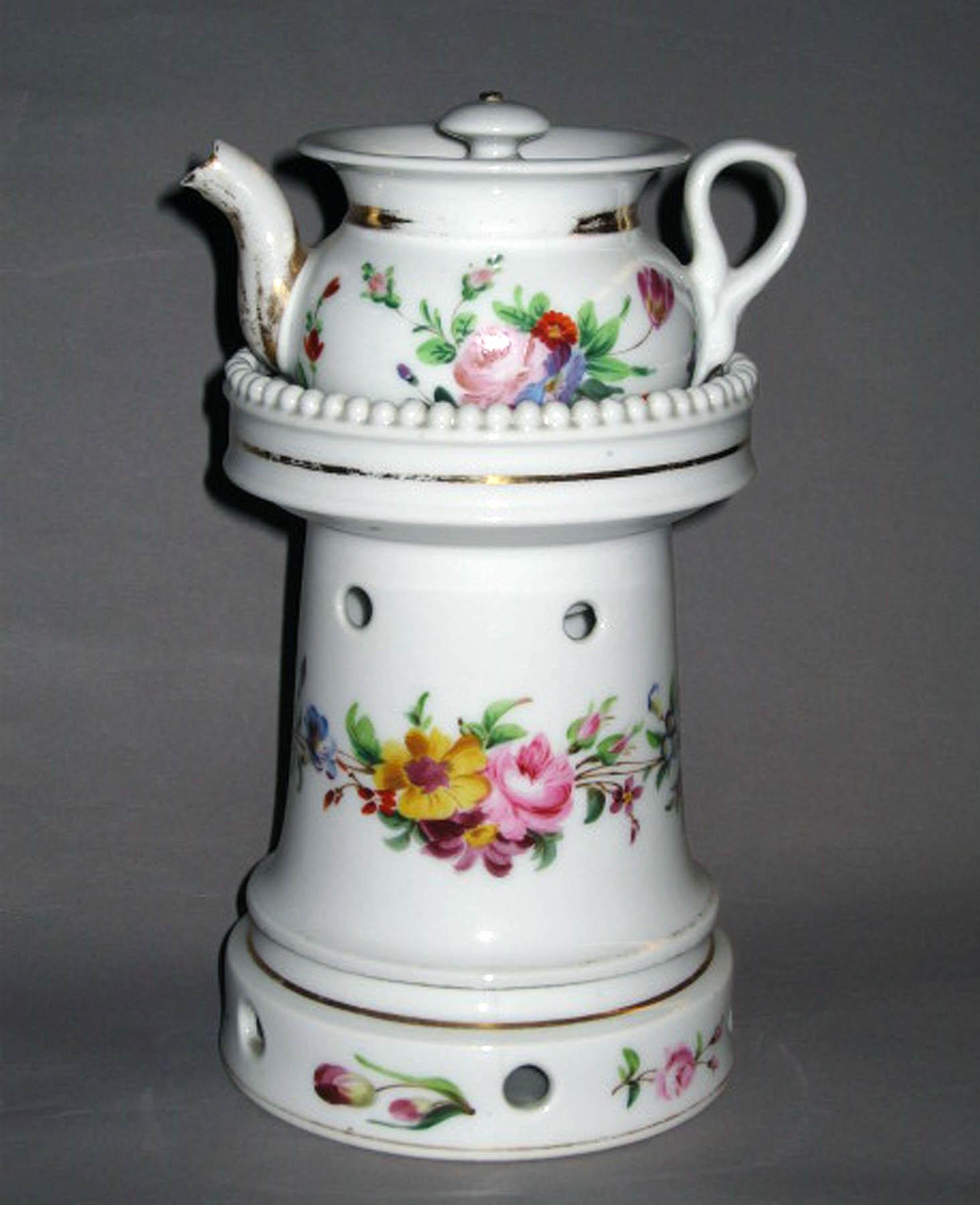 1969.1841 A- D Porcelain teapot and warmer