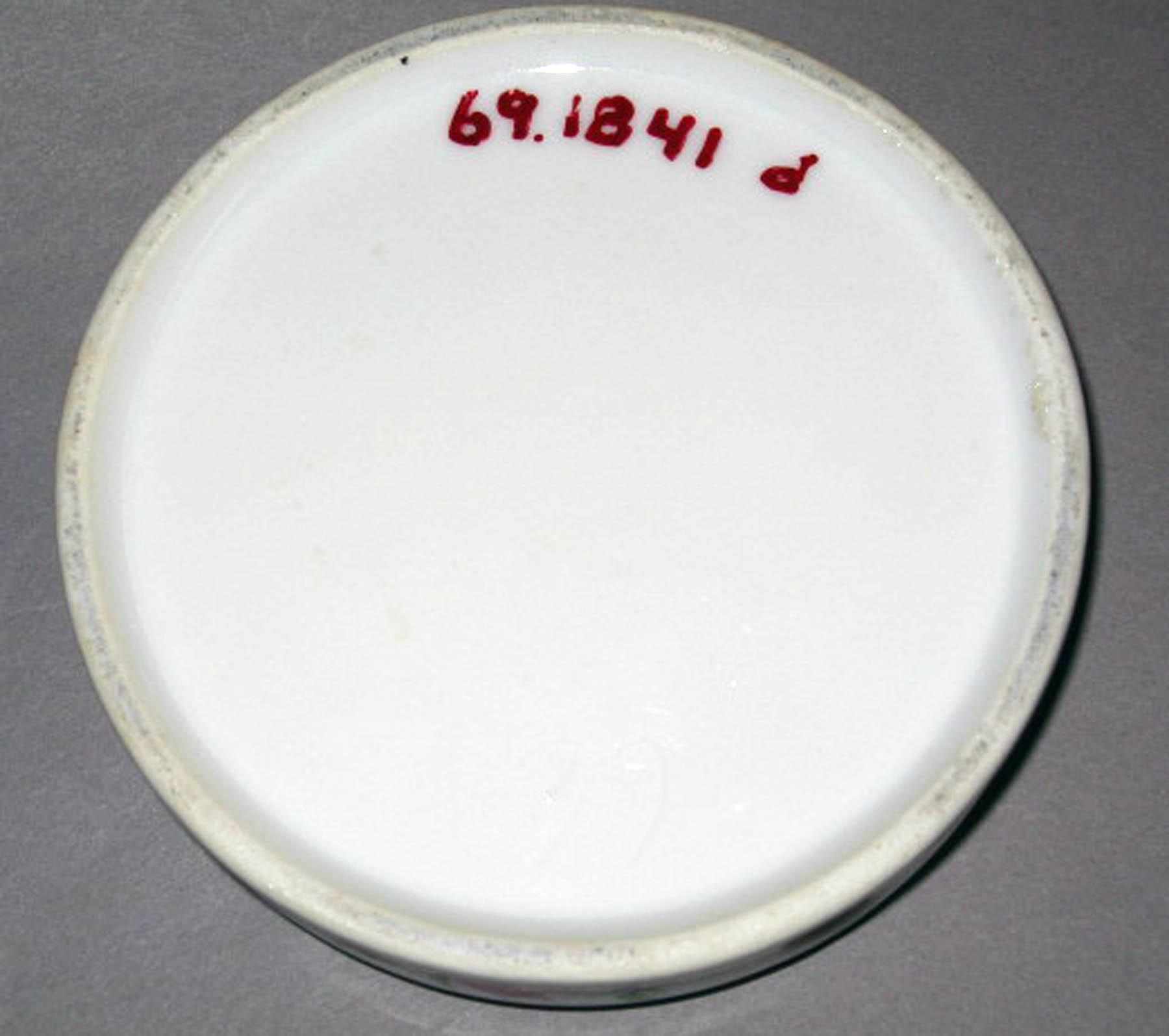 1969.1841 D Porcelain teapot warmer (underside)
