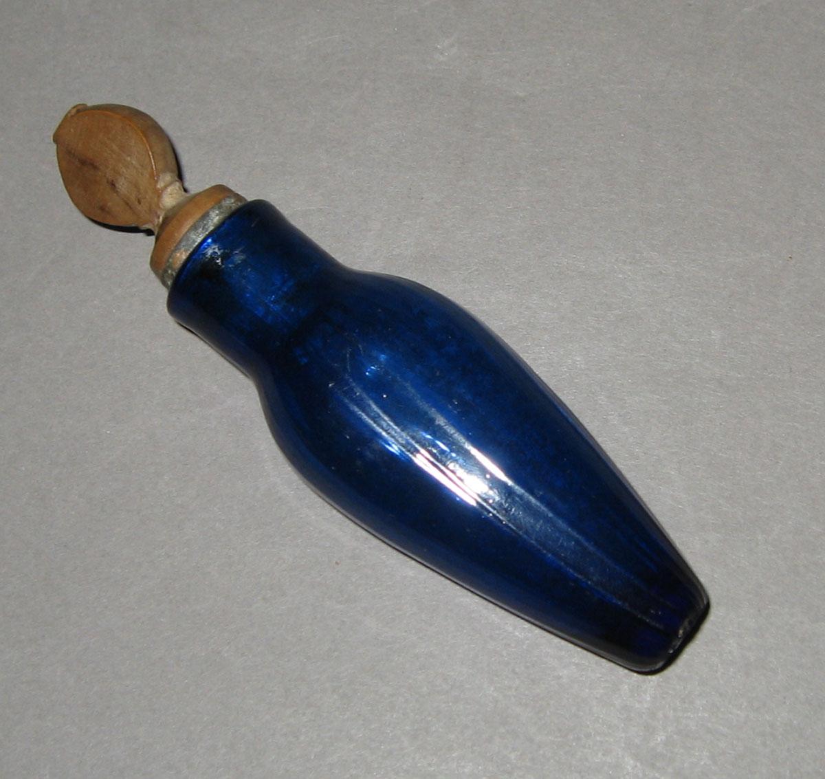 1969.1858 Glass scent bottle