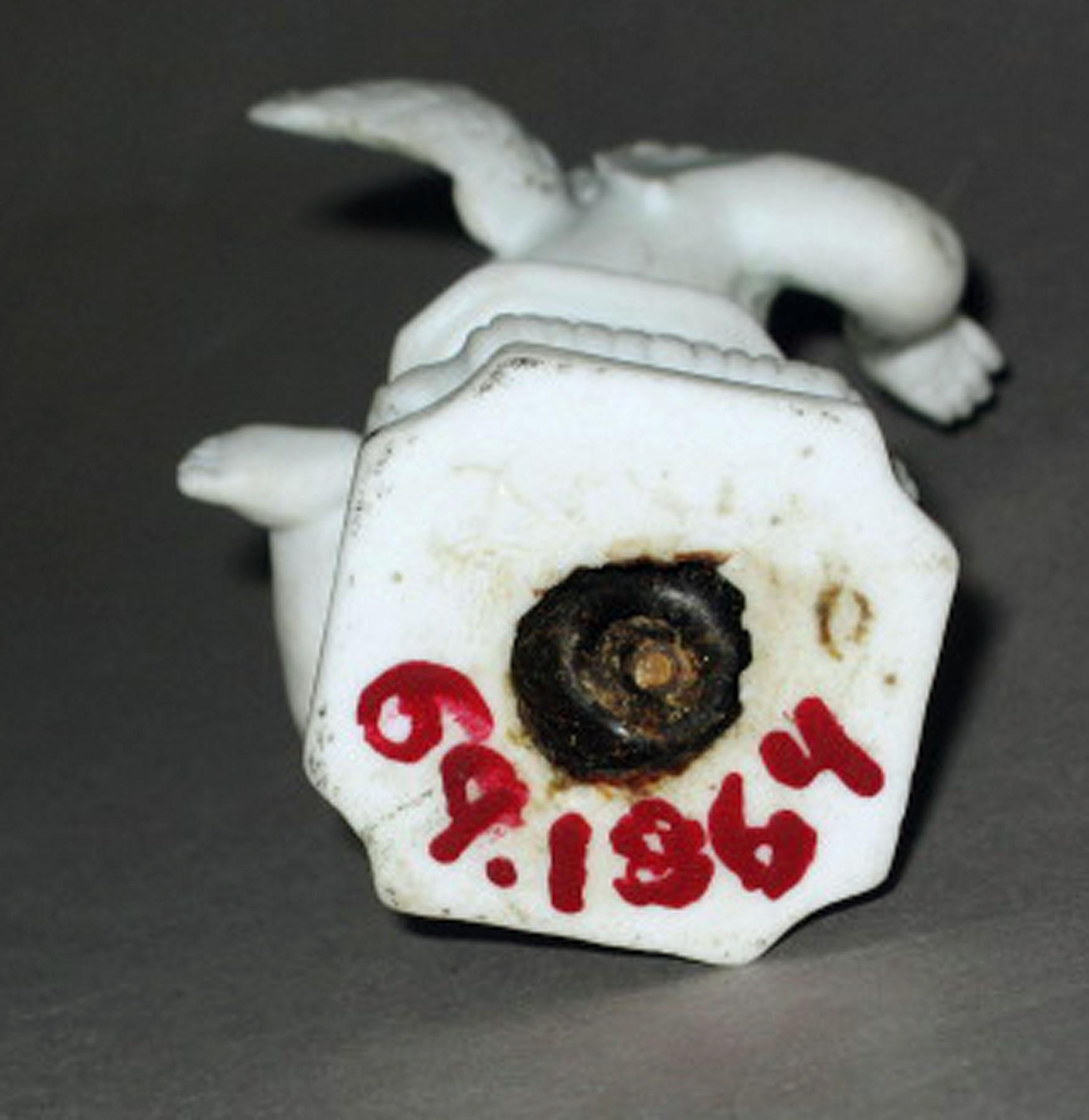 1969.1864 Biscuit porcelain figure (underside)