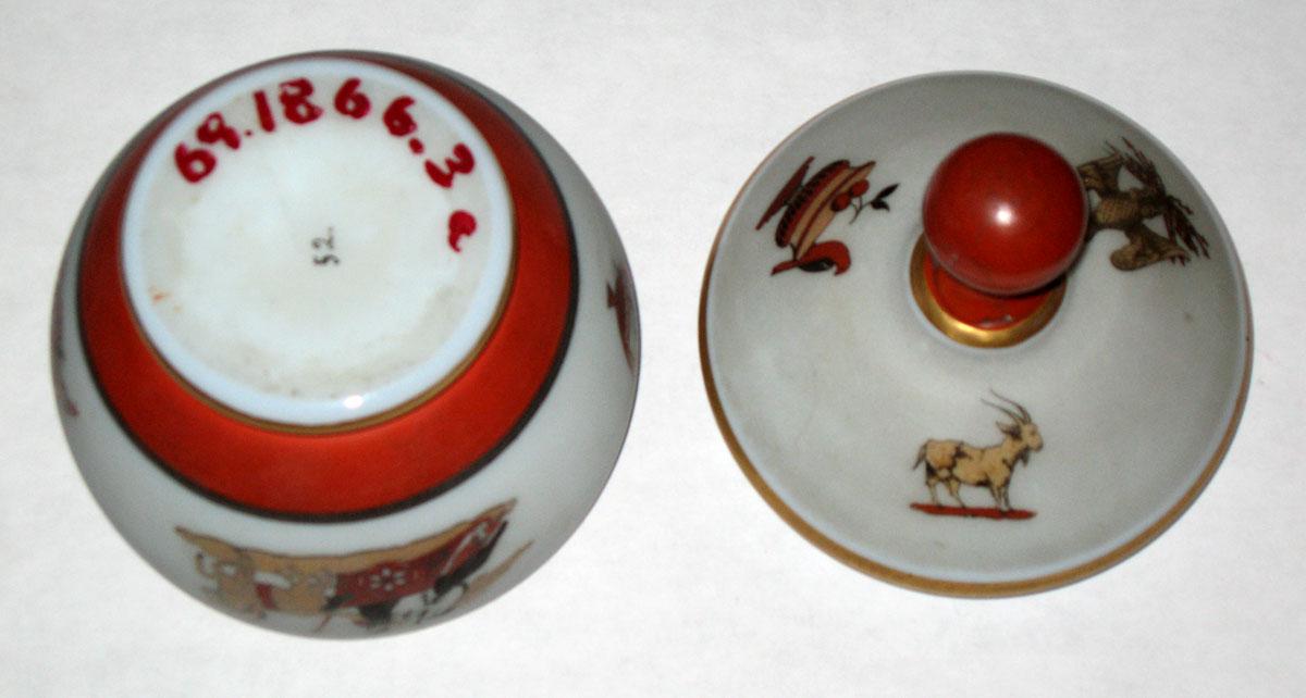 1969.1866.003 A, B Glass jar (bottom)