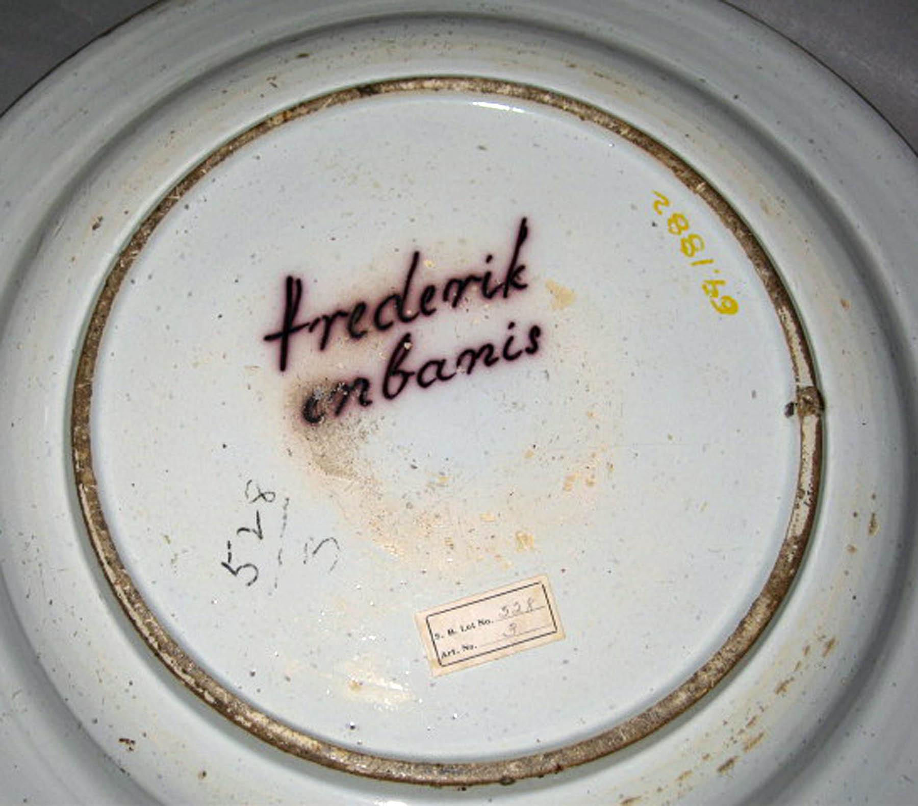 1969.1882 Faience dish (underside)