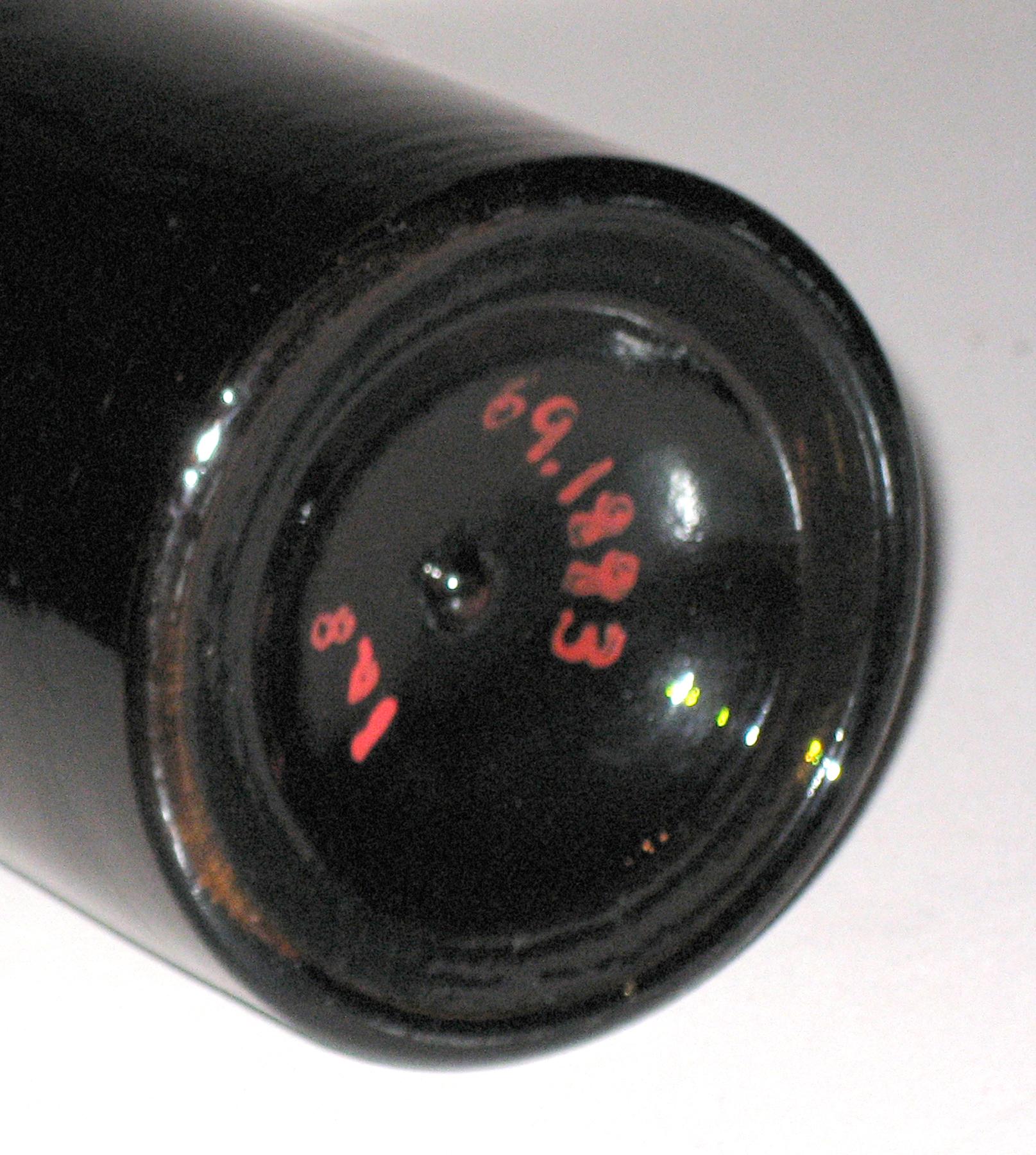 1969.1883 Wine bottle with Madeira (lbottom)