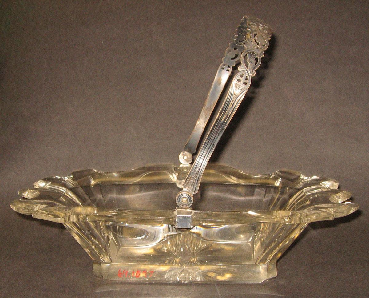 1969.1897 Glass basket