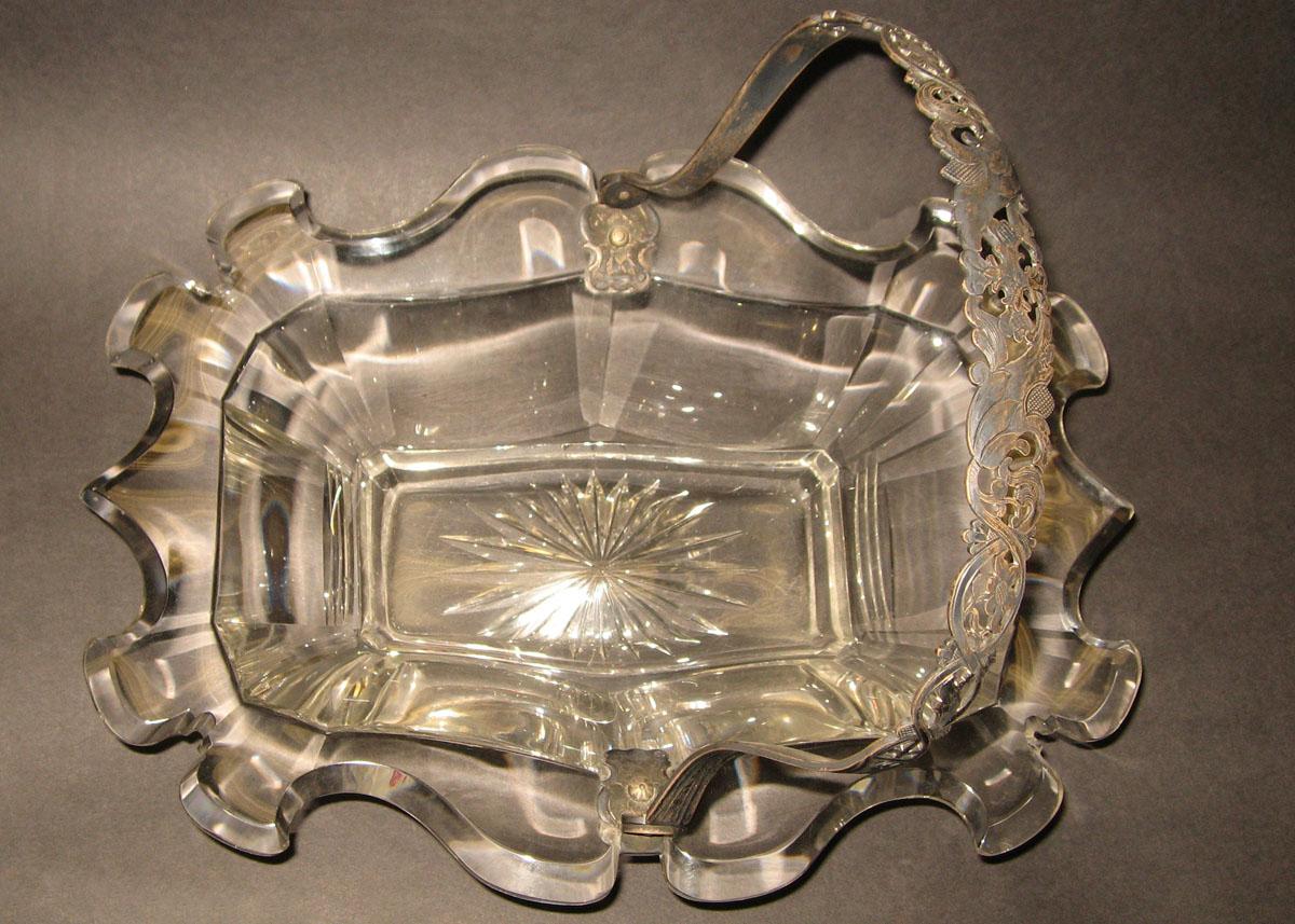 1969.1897 Glass basket (interior)