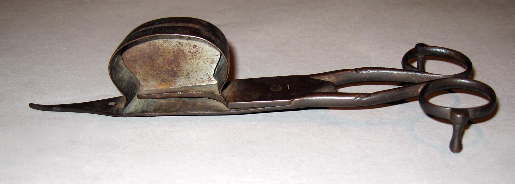 1957.0050 B Snuffer