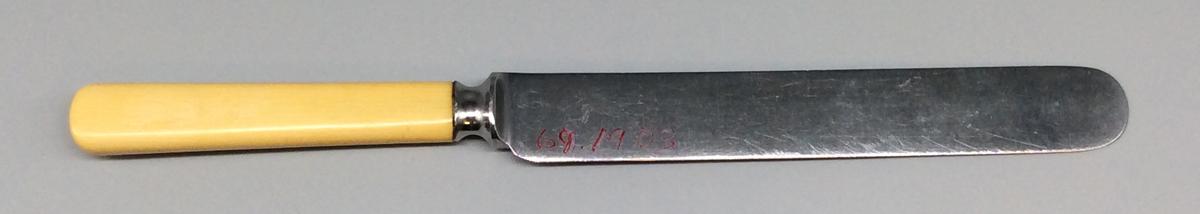 1969.1903 Knife, view 2